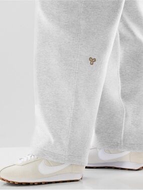 Aritzia Golden AfterFX- Grounded Barrel Sweatpants